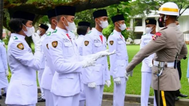 Kenapa Harus Ada Upacara Penurunan Bendera? Ternyata Ini Alasannya