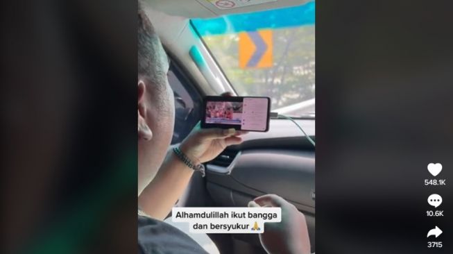 Abah lala terharu lagu Ojo DIbandingke dinyanyikan di Istana Merdeka. [TikTok]