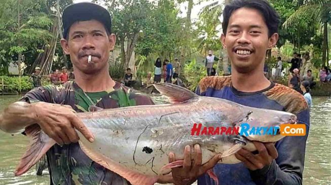 Lomba Ngubyak Balong Meriahkan Semarak Kemerdekaan di Banjar