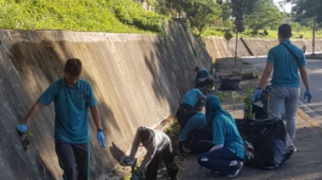 3 Manfaat Kerja Bakti di Lingkungan Kantor, Bisa Mengusir Kebosanan!