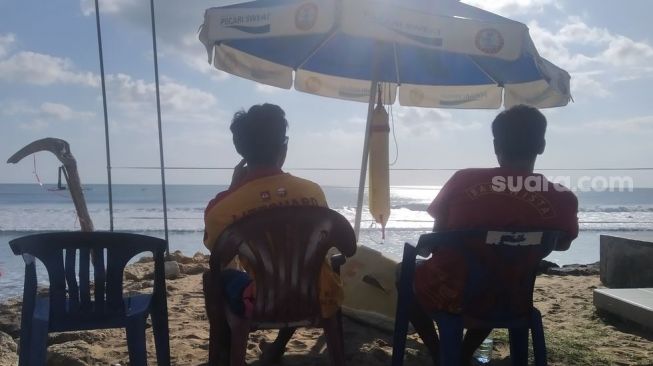 Peran Penting Penyelamat di Pantai Kuta, Awasi Wisatawan Hingga Ritual Nganyut Abu Mayat