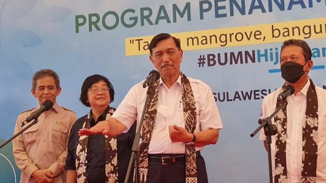 Luhut Tegaskan Kereta Api Sulawesi Selatan Berlanjut, Rel Tak Perlu Dipertentangkan