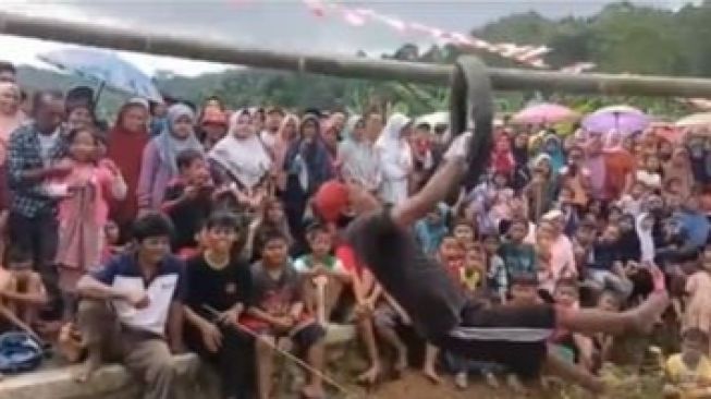 Anti Mainstream, Kampung Ini Adakan Lomba 17 Agustus Ninja Warrior Versi Lokal