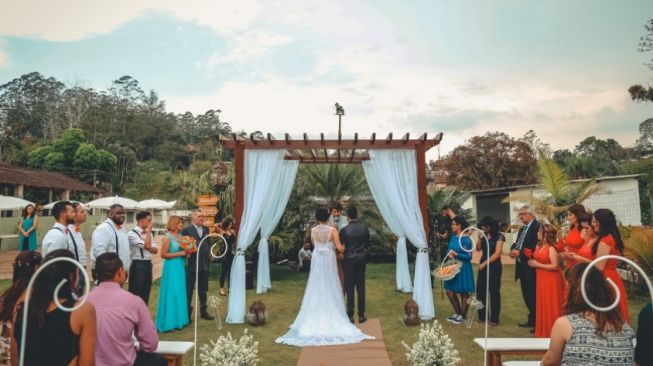 Viral Pedagang Asongan Berjualan di Acara Pernikahan, Ternyata Ini Pentingnya Wedding Organizer di Momen Bahagiamu