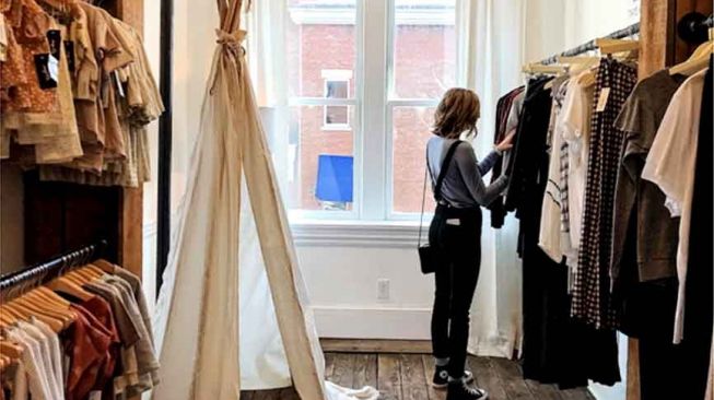 Jangan Salah Pilih! Ini Tips Memilih Warna Outfit Wanita