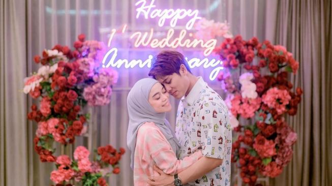 Potret Lesti Kejora dan Rizky Billar Rayakan Anniversary Pertama (instagram/@askar_photography)