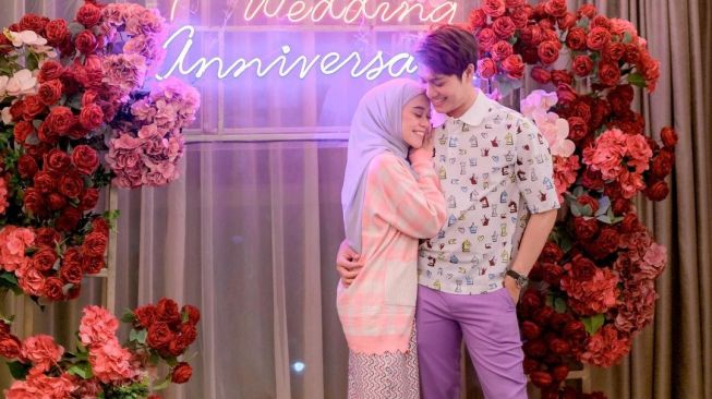 Potret Lesti Kejora dan Rizky Billar Rayakan Anniversary Pertama (instagram/@askar_photography)