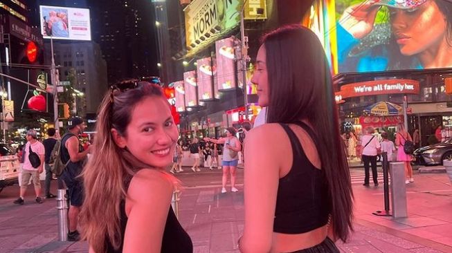 8 Potret Kebersamaan Anya Geraldine dan Pevita Pearce, Dua Hayati Go To Amerika