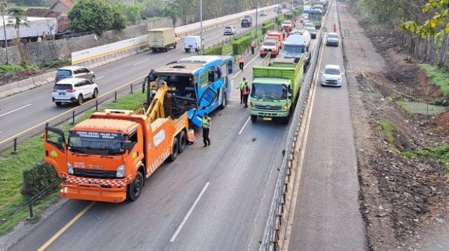 Kecelakaan Beruntun di Tol Tangerang-Merak, Libatkan Bus Penuh Penumpang hingga 7 Orang Luka-luka