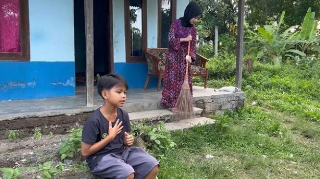 Potret Rumah Farel Prayoga. (YouTube/MAMBRUUT OFFICIAL)