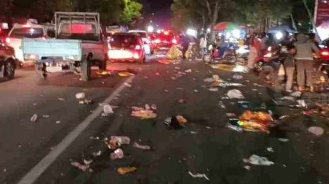 Sampah Plastik Berserakan Usai Acara Ngawi Night Carnival 2022