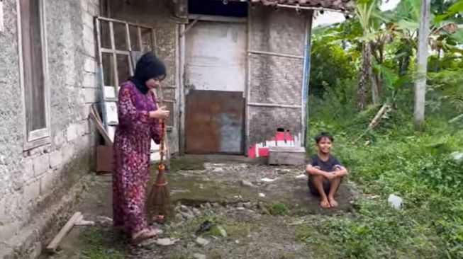 Potret Rumah Farel Prayoga. (YouTube/MAMBRUUT OFFICIAL)