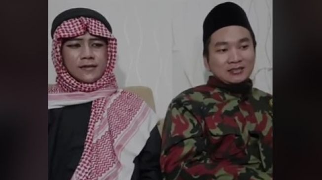 Blak-blakan Pesulap Merah saat Diperiksa Polda Jatim, Justru Ajarkan Trik Sulap. [TikTok/@info_viral_hari_ini]