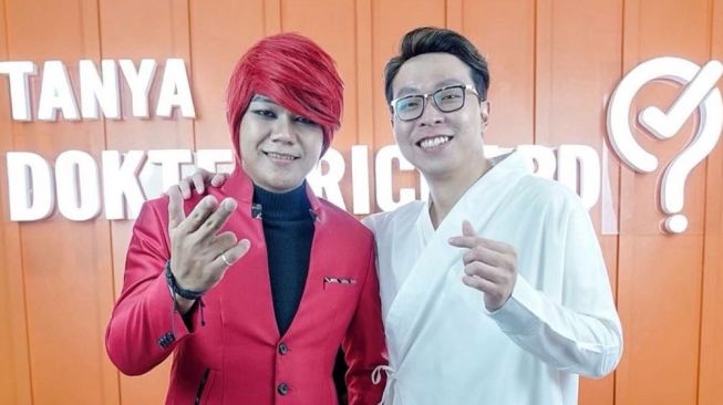 Pesulap Merah dan Dokter Richard Lee. [Instagram]