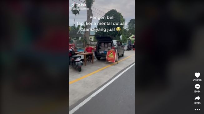 Jejeran penjual pakai mobil, bikin yang beli minder. [TikTok]