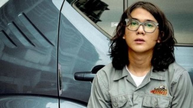 Rambut Gondrong Berkilau Iqbaal Ramadhan Disorot: Lucinta Luna Menangis Dipojokkan