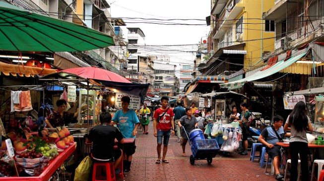 Pedagang Kaki Lima Jualan Gunakan Mobil, Warganet: Minder Duluan Lihatnya