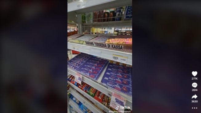 Beli cokelat ditukar di kasir. [TikTok]