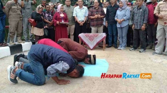 Baru Punya Jembatan Usai 77 Tahun Indonesia Merdeka, Tokoh Masyarakat dan MUI di Pangandaran Langsung Sujud Syukur