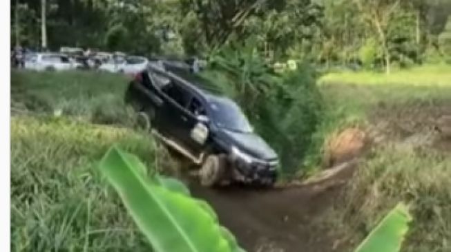 Viral Aksi Pajero Sport Diajak Ikutan Balap Rally, Reaksi Publik Bikin Salah Fokus