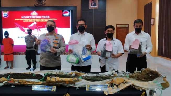 Polda DIY Ungkap Jaringan Pengedar Aceh-Medan-Jogja, Ganja Seberat 7 Ton Dimusnahkan