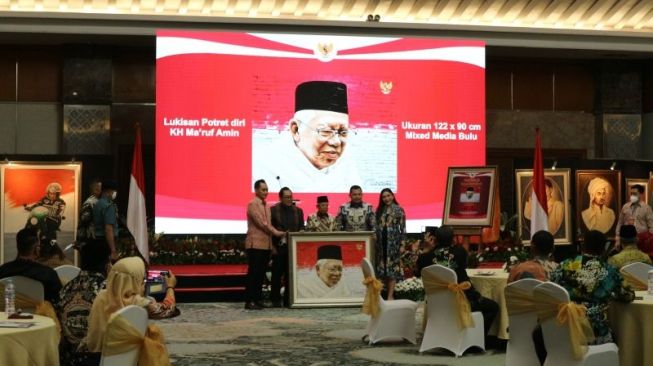 Jery Borneo dan Natasha Vinski Menang Lelang Lukisan Potret Ma'ruf Amin Seharga Rp1,5 Miliar