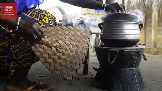 Warga di Beberapa Negara Gunakan Kayu Bakar Gegara Harga Gas Dunia Meroket