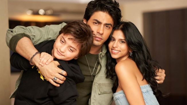 Aryan Khan bersama dua adiknya, Suhana Khan dan AbRam Khan. [Instagram]