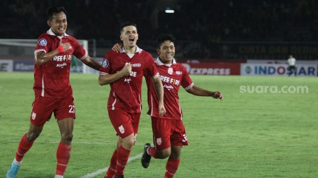 Galeri Foto Duel Sengit Persis Solo Kalahkan Madura United di Stadion Manahan