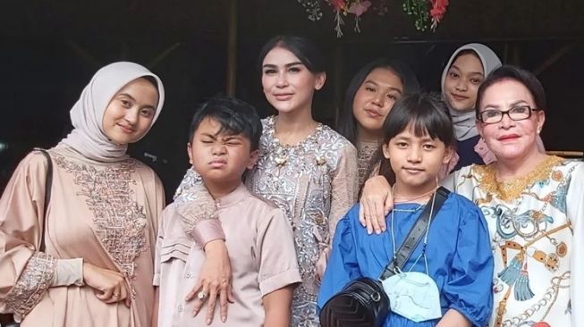 Potret Kayla Cucu Mpok Atiek (Instagram/@mpok.atiek)