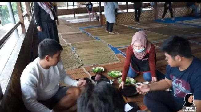  Potret Restoran Rizky Billar dan Lesti Kejora (YouTube/LESTI CHANNEL)