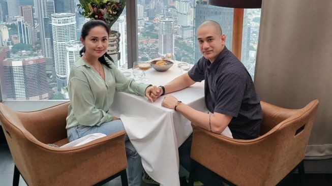 Okan Kornelius Perkenalkan Pacar Baru, Seorang Pebisnis Cantik