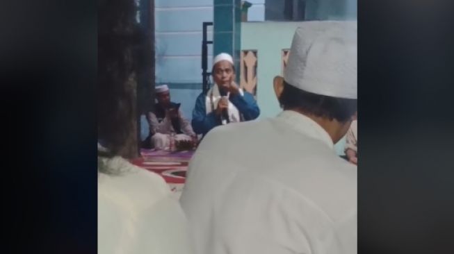 Tangkapan layar video viral Habib Ulil Abshar bongkar nasab Habib Jindan. [TikTok]