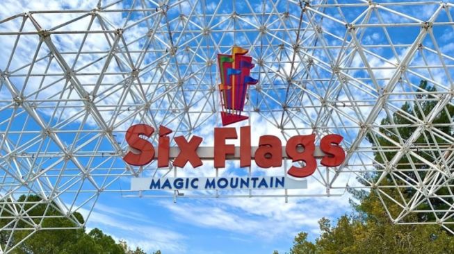 3 Grup K-Pop Ini Terlihat Kunjungi Six Flags, LA di Tengah Kesibukannya