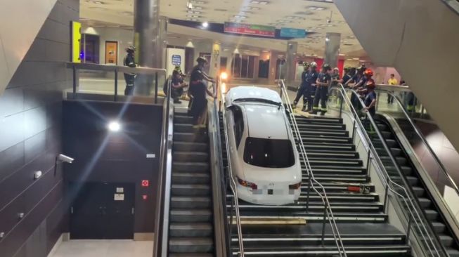 Gara-Gara Kendaraan yang Dicuri Tersangkut di Tangga Terminal, Maling Mobil Berhasil Dibekuk