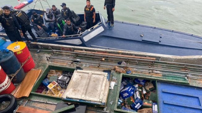 Penyelundupan Puluhan Ribu Botol MMEA Ilegal di Perairan Batam Digagalkan Bea Cukai