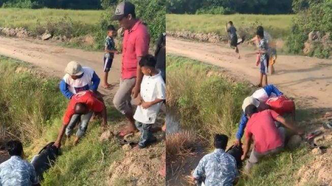 Bapak-bapak Kesusahan Angkat Sepeda Motor Nyungsep ke Sawah, Publik Malah Salfok Emak-emak Jatuh di Belakang