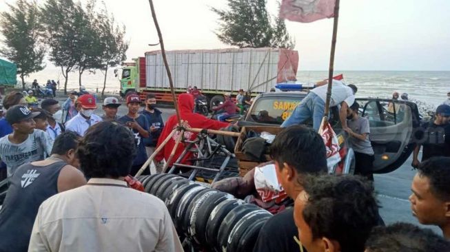 Anak Punk Ribut dengan Anak Vespa Ektream di Tuban, Satu Korban Bersimbah Darah