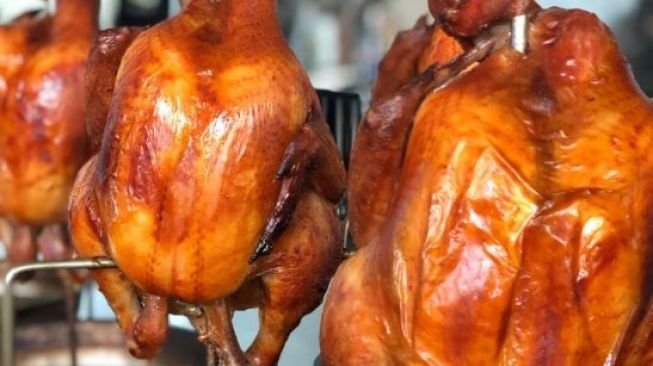 Dimasak dengan Tungku dan Kayu Bakar, Ayam Panggang Taiwan Ini Punya Tekstur Lembut dan Super Juicy