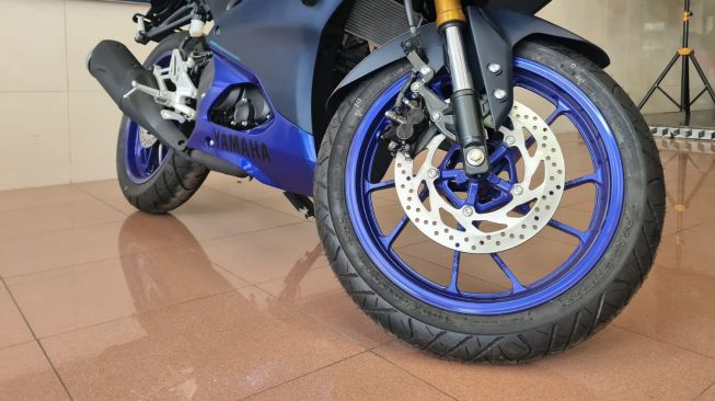 Kebersihan pelek sepeda motor hendaknya dijaga agar bisa membantu performa tunggangan [Yamaha Territory VI].