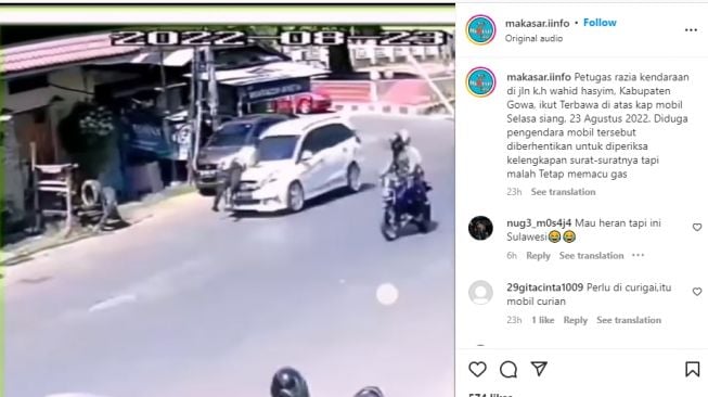 Aparat nangkring di kap mesin Honda Mobilio (Instagram)