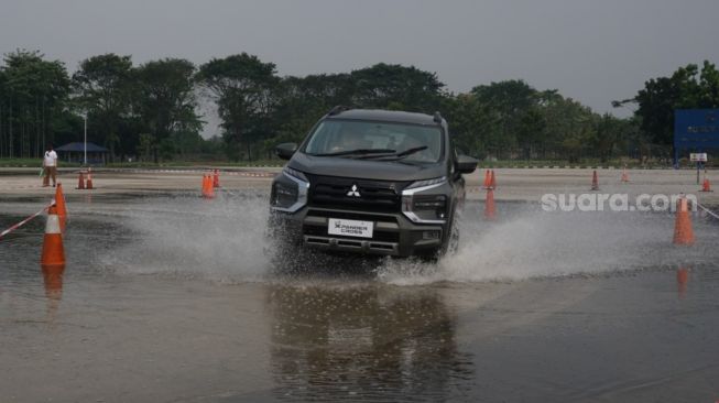 Jajal grip seru dari Mitsubishi New Xpander Cross di Serpong bersama PT MMKSI [Suara.com/Manuel Jeghesta Nainggolan].