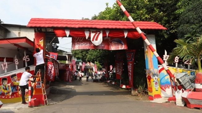 Memeriahkan Hari Kemerdekaan Indonesia ke-77, Nippon Paint Indonesia kembali menyelenggarakan kegiatan Pengecatan Gapura Merah Putih 2022 yang berhasil memecahkan Rekor MURI.  