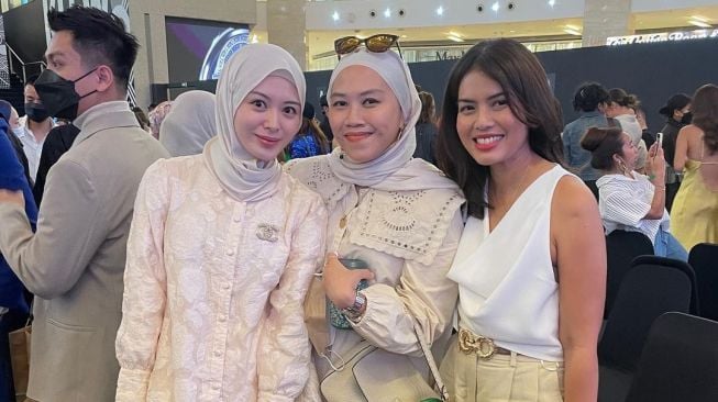 Potret Ayana Moon Kembali Tampil Syari (instagram/@xolovelyayana)