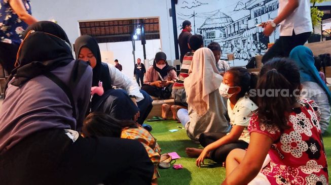 Prihatin Melihat Anak-anak Marjinal di Kawasan Kota Lama Semarang, Para Pelajar Gelar Pembelajaran Gratis