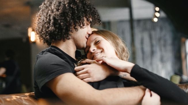 5 Cara Hadapi Pasangan Dominan, Pernah Mengalaminya?