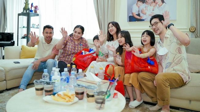 10 Potret Kimbab Family Datang ke Andara, Raffi Ahmad Tunjukan Skill Bermain Piano