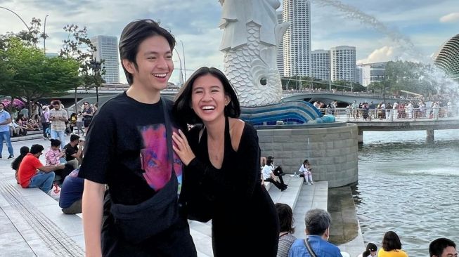 Momen Angga Yunanda Ajak Pacar Liburan ke Singapura (instagram/@shenacinnamon)