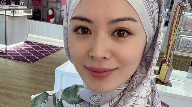 Potret Ayana Moon Kembali Tampil Syari (instagram/@xolovelyayana)