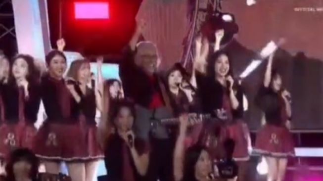 Gemes, Video Iwan Fals Nyanyi Aitakatta Bareng JKT48 Trending di Twitter, Netizen: Oi dan Oi Oi Oi Bersatu Padu